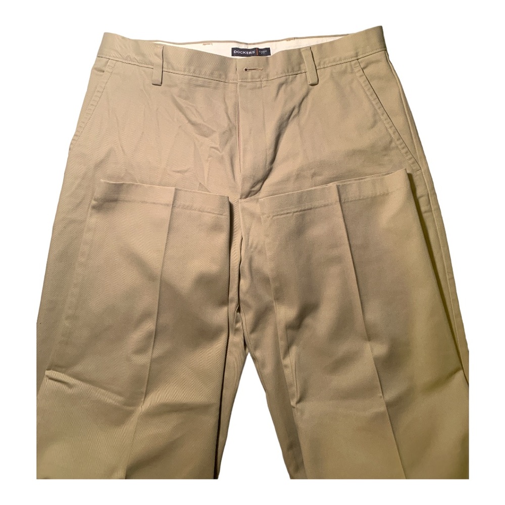 Dockers Classic Fit Khakis - 32x32 - Great Condition